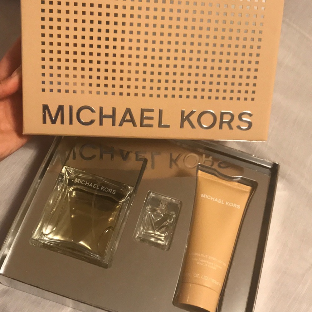 Michael Kors Gift Set💛